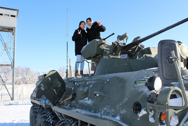 Студенты КРСУ посетили российскую авиабазу в Канте